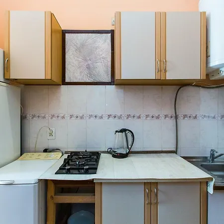 подобово на вул куліша 20 біля форуму в самому центрі * Lvov