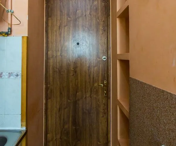 подобово на вул куліша 20 біля форуму в самому центрі *