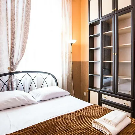 подобово на вул куліша 20 біля форуму в самому центрі Lviv