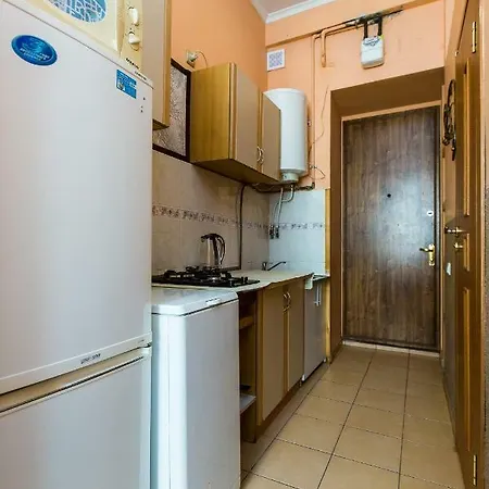 подобово на вул куліша 20 біля форуму в самому центрі