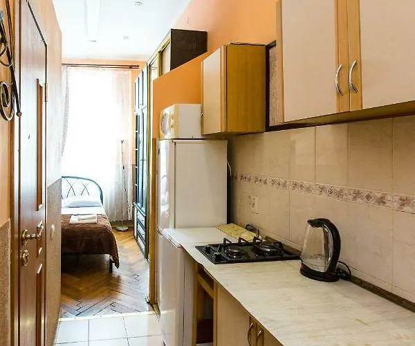 подобово на вул куліша 20 біля форуму в самому центрі *