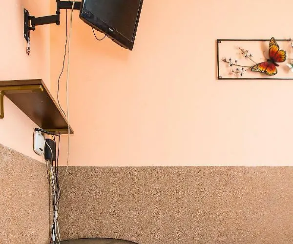 подобово на вул куліша 20 біля форуму в самому центрі * Lviv