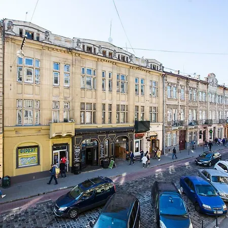 подобово на вул куліша 20 біля форуму в самому центрі Apartment