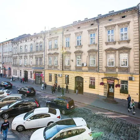 подобово на вул куліша 20 біля форуму в самому центрі Apartment *