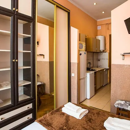 подобово на вул куліша 20 біля форуму в самому центрі Apartment Lviv
