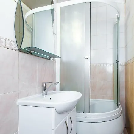 Apartment подобово на вул куліша 20 біля форуму в самому центрі Lviv