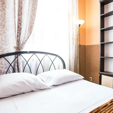 подобово на вул куліша 20 біля форуму в самому центрі Apartment