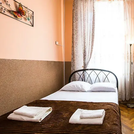 Apartment подобово на вул куліша 20 біля форуму в самому центрі